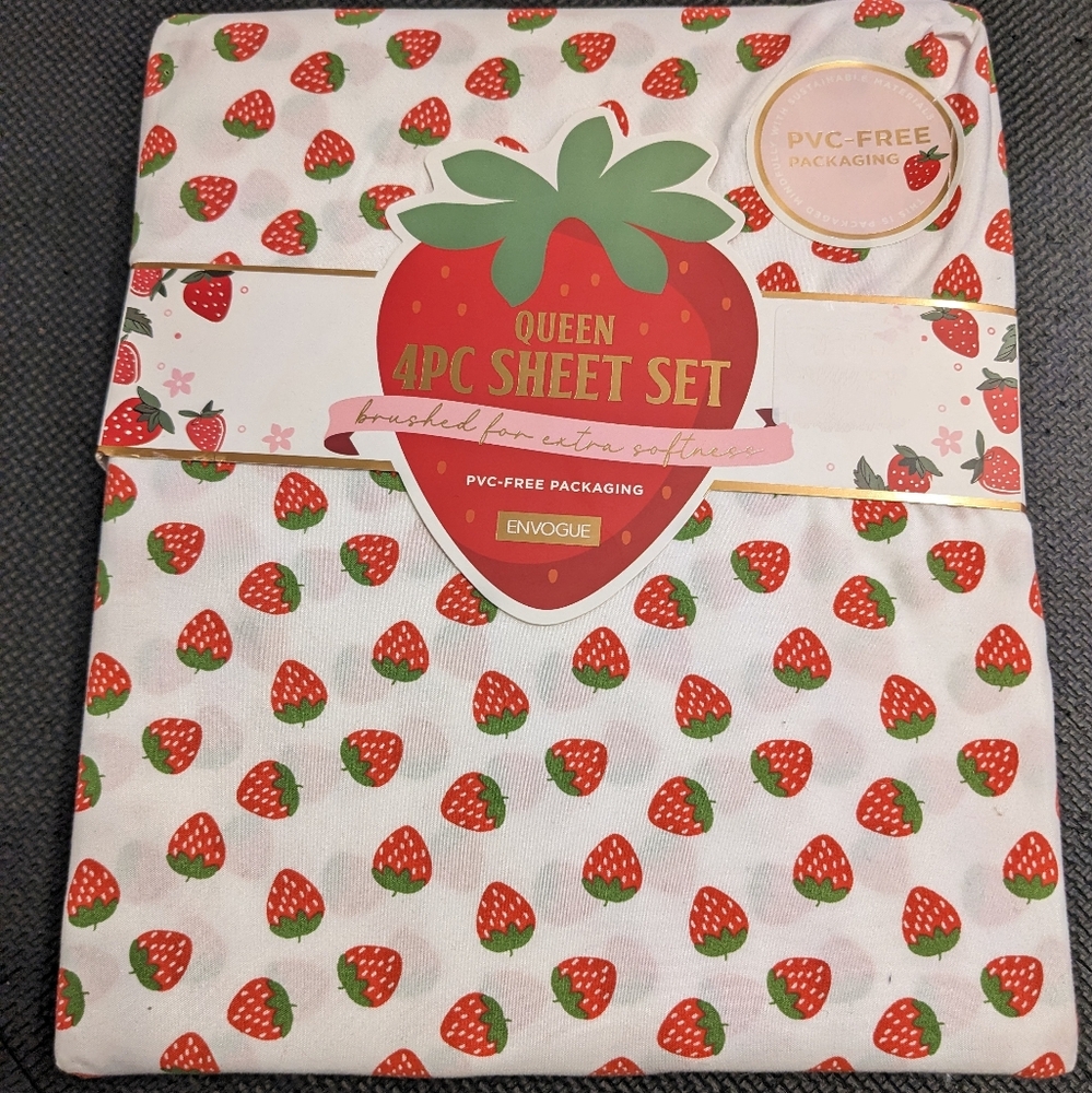 Envogue Spring Time Strawberry Queen Sheet Set Strawberries
